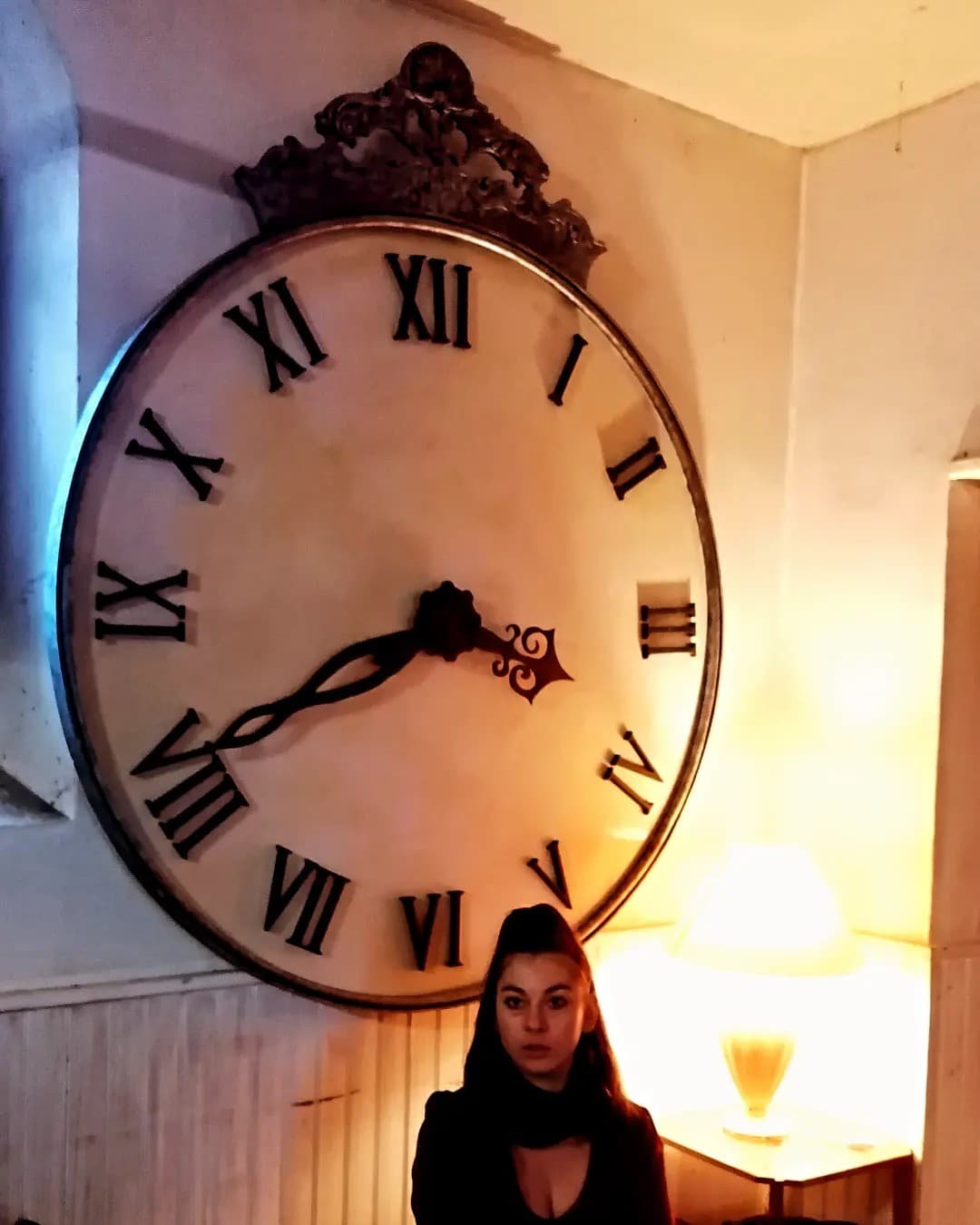 Horloge artisanale bois effet métal — décoration industrielle fait main Sel d'Embrun