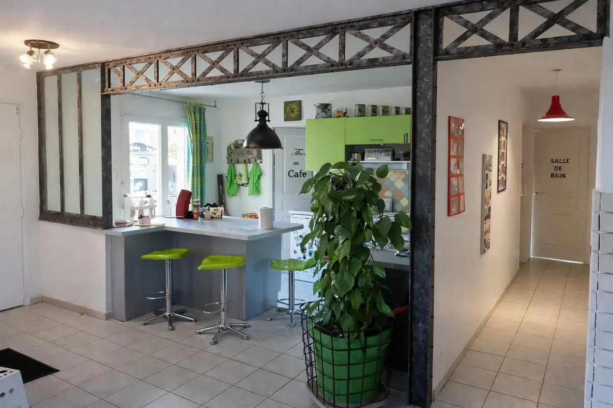Verrière et fausses poutres métalliques cuisine, Sel d'Embrun